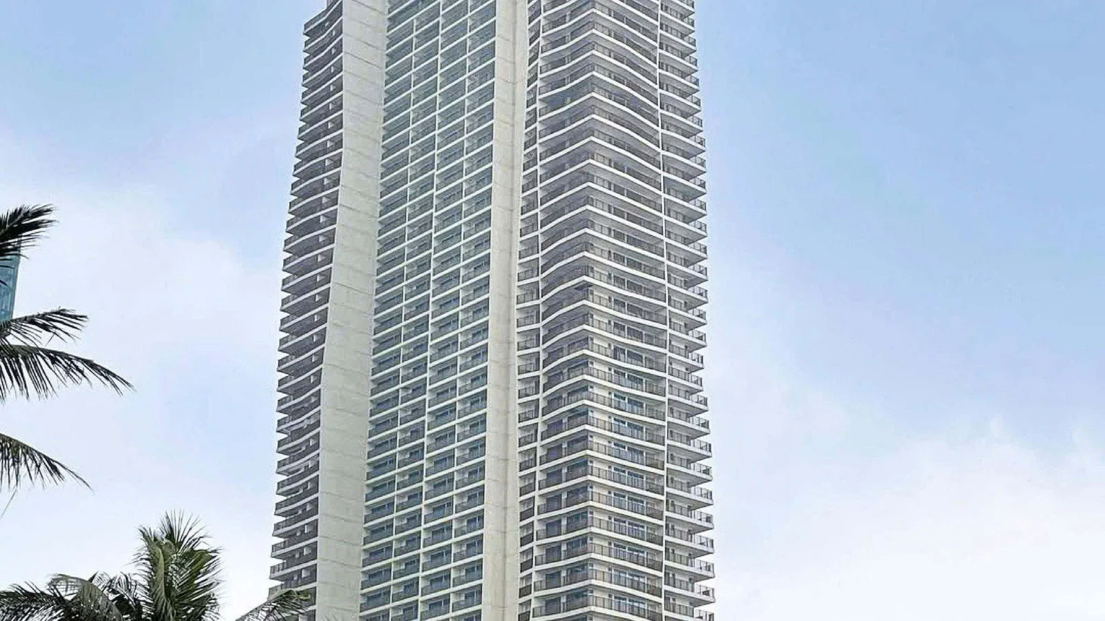 Toàn cảnh tòa nhà Soleil Apartment Đà Nẵng